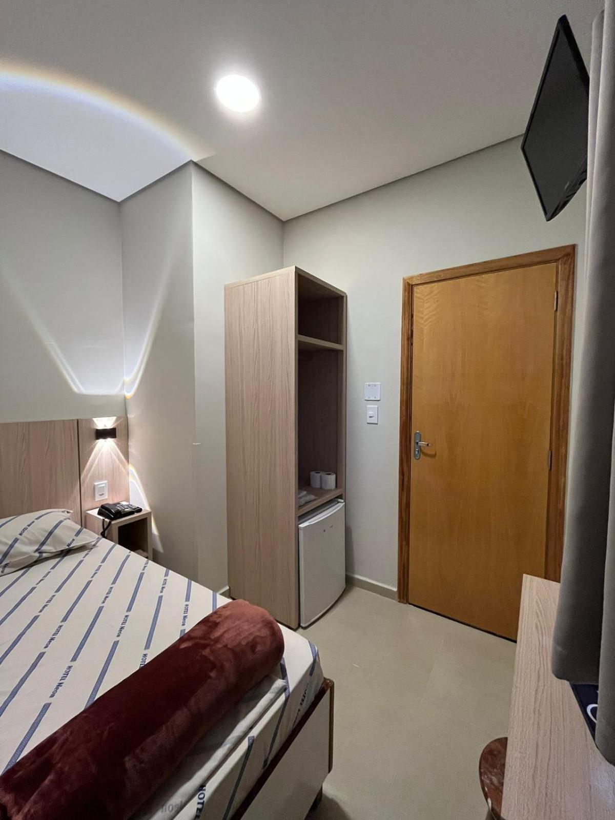Hotel Neon - Proximo A 25 De Marco, Bom Retiro E Bras, A 2Min Do Mirante Sampa Sky E Pista De Skate Anhangabau サンパウロ エクステリア 写真