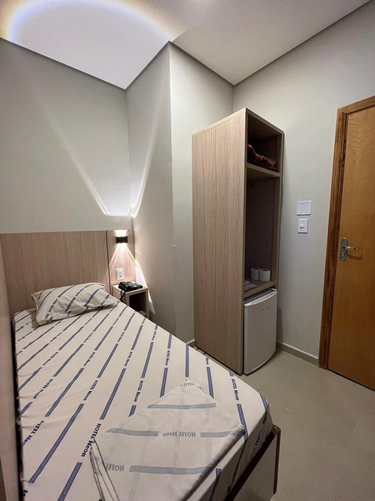 Hotel Neon - Proximo A 25 De Marco, Bom Retiro E Bras, A 2Min Do Mirante Sampa Sky E Pista De Skate Anhangabau サンパウロ エクステリア 写真