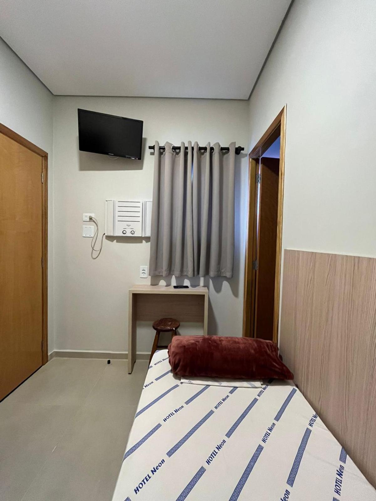 Hotel Neon - Proximo A 25 De Marco, Bom Retiro E Bras, A 2Min Do Mirante Sampa Sky E Pista De Skate Anhangabau サンパウロ エクステリア 写真