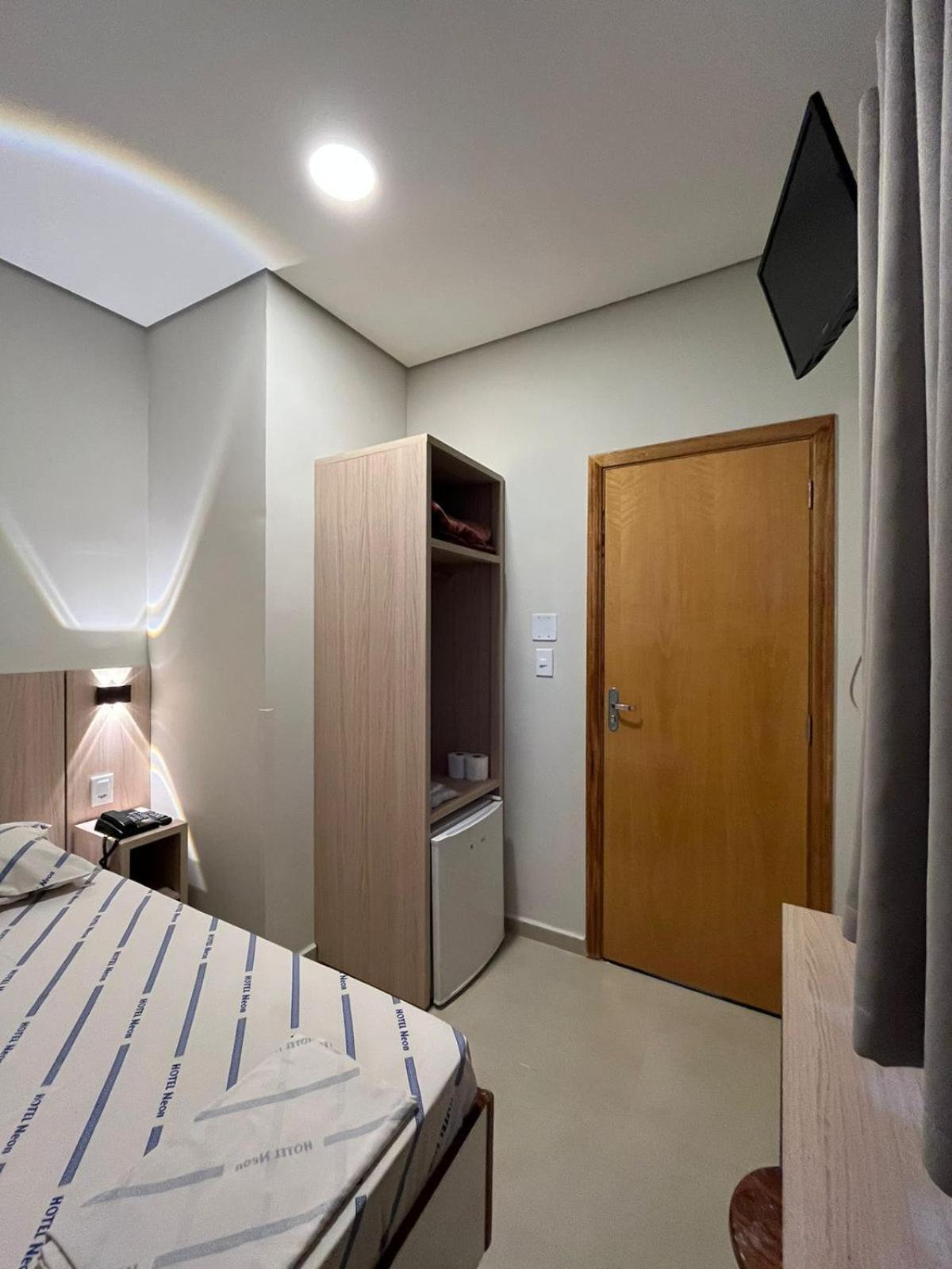 Hotel Neon - Proximo A 25 De Marco, Bom Retiro E Bras, A 2Min Do Mirante Sampa Sky E Pista De Skate Anhangabau サンパウロ エクステリア 写真