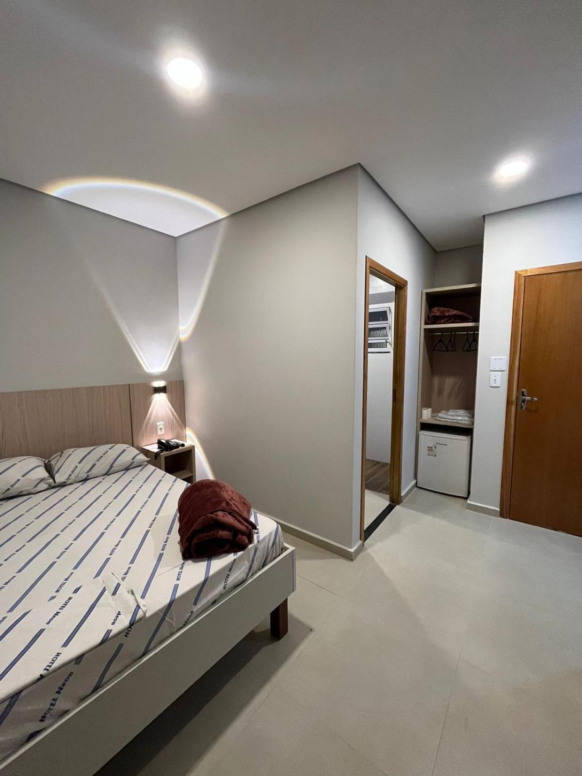 Hotel Neon - Proximo A 25 De Marco, Bom Retiro E Bras, A 2Min Do Mirante Sampa Sky E Pista De Skate Anhangabau サンパウロ エクステリア 写真