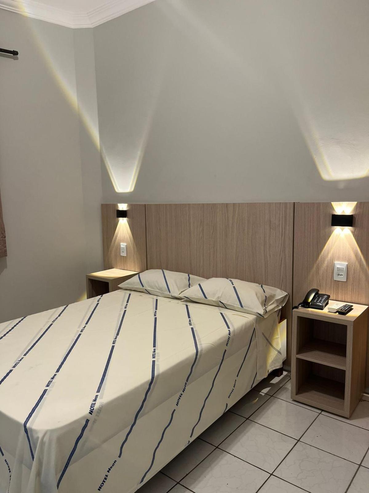 Hotel Neon - Proximo A 25 De Marco, Bom Retiro E Bras, A 2Min Do Mirante Sampa Sky E Pista De Skate Anhangabau サンパウロ エクステリア 写真